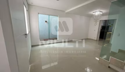Casa em condomínio fechado com 3 quartos à venda no Morada da Colina, Uberlândia  por R$ 840.000