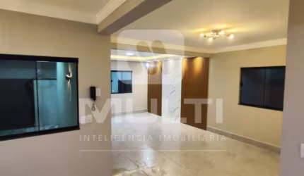 Casa com 4 quartos à venda no Santa Luzia, Uberlândia  por R$ 720.000