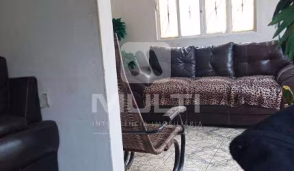 Casa com 3 quartos à venda no Alto Umuarama, Uberlândia  por R$ 365.000