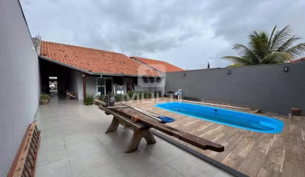 Casa com 4 quartos à venda em Granada, Uberlândia  por R$ 880.000