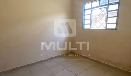 Casa com 6 quartos à venda no Custódio Pereira, Uberlândia  por R$ 650.000