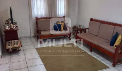 Casa com 4 quartos à venda no Tibery, Uberlândia  por R$ 850.000
