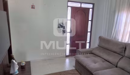 Casa com 3 quartos à venda no Jardim Patrícia, Uberlândia  por R$ 480.000