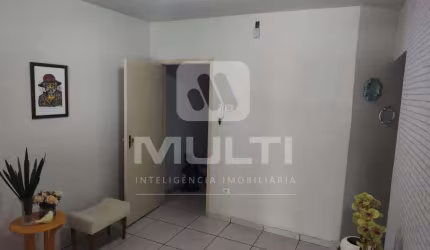 Casa com 3 quartos à venda no Martins, Uberlândia  por R$ 300.000