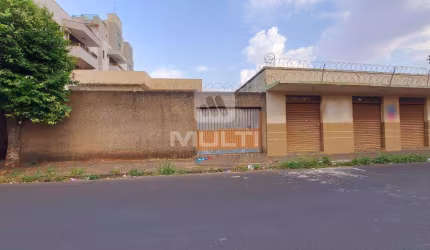 Terreno comercial à venda em Saraiva, Uberlândia  por R$ 1.300.000