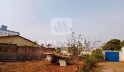 Terreno à venda no Tubalina, Uberlândia  por R$ 900.000