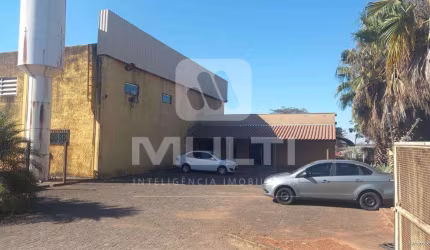 Barracão / Galpão / Depósito à venda no Distrito Industrial, Uberlândia  por R$ 2.800.000