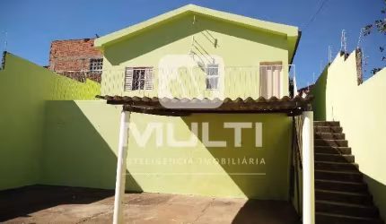 Casa com 3 quartos à venda no Pacaembu, Uberlândia  por R$ 360.000