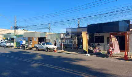 Casa comercial à venda no Tibery, Uberlândia  por R$ 2.000.000