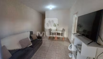 Casa com 2 quartos à venda no Jardim Auroras, Uberlândia  por R$ 220.000