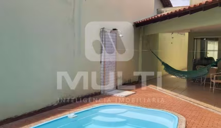 Casa com 1 quarto à venda no Vigilato Pereira, Uberlândia  por R$ 650.000