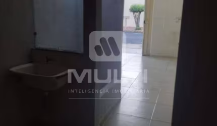 Casa com 3 quartos à venda no Jardim Patrícia, Uberlândia  por R$ 375.000