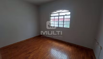 Casa com 2 quartos à venda no Osvaldo Rezende, Uberlândia  por R$ 420.000