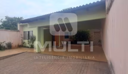 Casa com 3 quartos à venda no Osvaldo Rezende, Uberlândia  por R$ 510.000