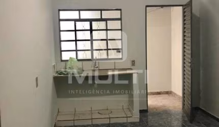 Casa com 2 quartos à venda no Leão XIII, Uberlândia  por R$ 750.000