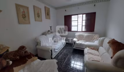 Casa com 5 quartos à venda no Martins, Uberlândia  por R$ 800.000