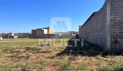 Terreno em condomínio fechado à venda no Jardim Patrícia, Uberlândia  por R$ 700.000