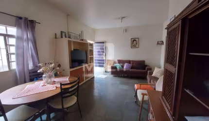 Casa com 2 quartos à venda no Martins, Uberlândia  por R$ 900.000