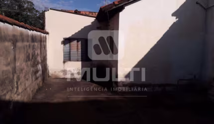 Casa com 3 quartos à venda no Luizote de Freitas, Uberlândia  por R$ 250.000