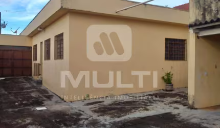 Casa com 3 quartos à venda no Tabajaras, Uberlândia  por R$ 600.000