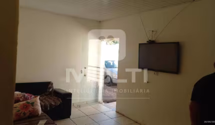 Casa com 2 quartos à venda no Jardim Patrícia, Uberlândia  por R$ 600.000