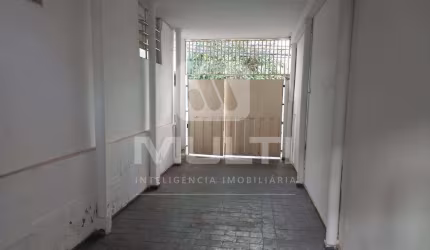Casa com 3 quartos à venda no Centro, Uberlândia  por R$ 620.000