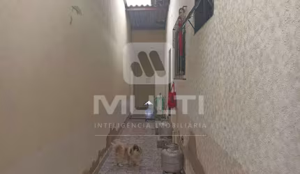 Casa com 3 quartos à venda no Pacaembu, Uberlândia  por R$ 380.000