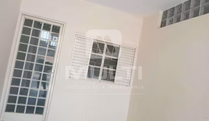 Casa com 3 quartos à venda em Saraiva, Uberlândia  por R$ 480.000