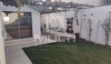 Casa com 3 quartos à venda no Jardim Europa, Uberlândia  por R$ 480.000