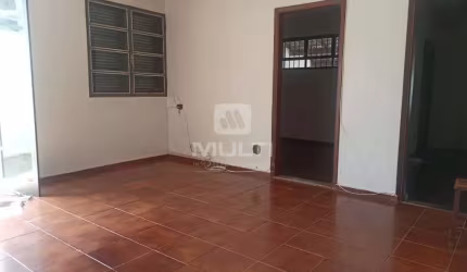 Casa com 4 quartos à venda no Martins, Uberlândia  por R$ 690.000