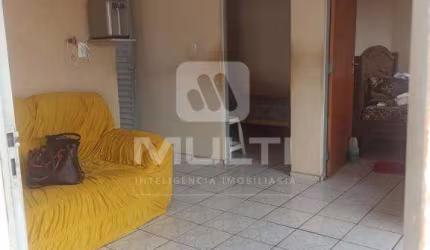 Casa com 2 quartos à venda no Shopping Park, Uberlândia  por R$ 300.000