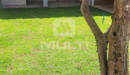 Casa com 4 quartos à venda no Santa Mônica, Uberlândia  por R$ 900.000