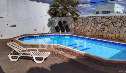 Casa com 4 quartos à venda no Brasil, Uberlândia  por R$ 610.000