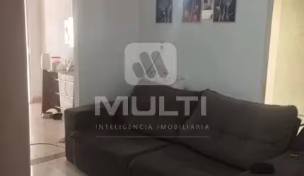 Casa com 3 quartos à venda no Planalto, Uberlândia  por R$ 450.000