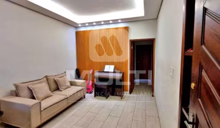 Casa com 3 quartos à venda no Cazeca, Uberlândia  por R$ 590.000