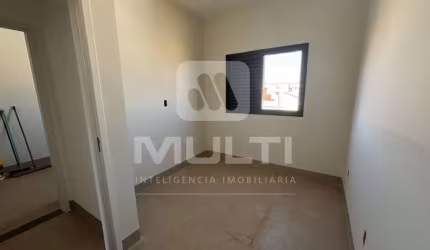 Casa com 3 quartos à venda em São Jorge, Uberlândia  por R$ 525.000