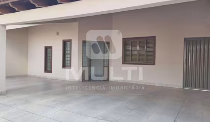 Casa com 3 quartos à venda no Custódio Pereira, Uberlândia  por R$ 900.000
