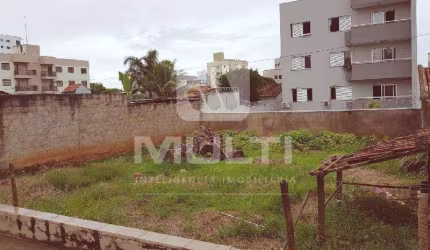 Terreno à venda em Saraiva, Uberlândia  por R$ 470.000