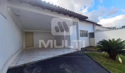 Casa com 3 quartos para alugar no Vigilato Pereira, Uberlândia  por R$ 5.000