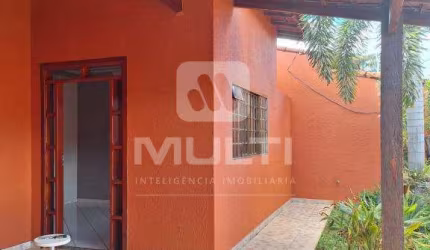 Casa com 3 quartos para alugar no Planalto, Uberlândia  por R$ 3.000