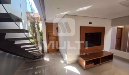 Casa em condomínio fechado com 3 quartos para alugar no Granja Marileusa, Uberlândia  por R$ 6.500