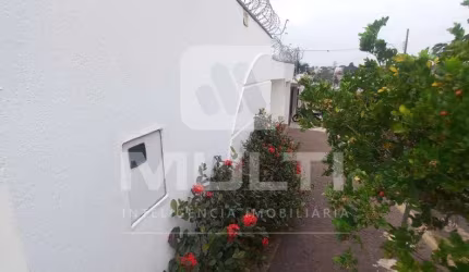 Casa com 3 quartos para alugar no Jardim Karaíba, Uberlândia  por R$ 7.000