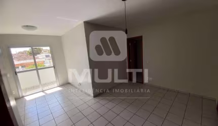 Apartamento com 3 quartos para alugar no Martins, Uberlândia  por R$ 1.900