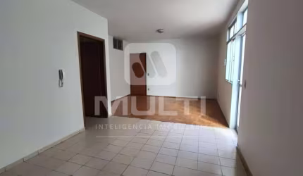 Apartamento com 3 quartos para alugar no Bom Jesus, Uberlândia  por R$ 1.550