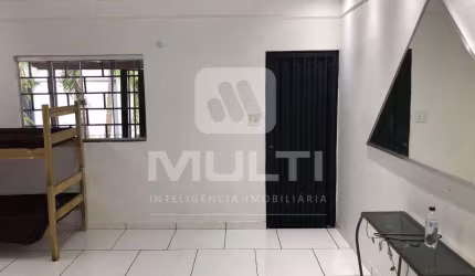 Casa com 4 quartos para alugar no Morada Nova, Uberlândia  por R$ 6.000