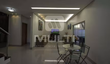 Casa em condomínio fechado com 3 quartos à venda no Aclimação, Uberlândia  por R$ 1.940.000