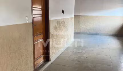 Casa com 3 quartos à venda no Planalto, Uberlândia  por R$ 450.000