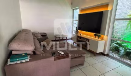 Casa com 3 quartos à venda no Jardim Karaíba, Uberlândia  por R$ 1.450.000