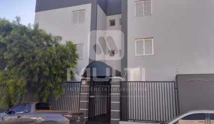 Apartamento com 3 quartos para alugar no Santa Mônica, Uberlândia  por R$ 1.700