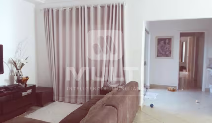 Casa com 3 quartos para alugar no Santa Mônica, Uberlândia  por R$ 4.500